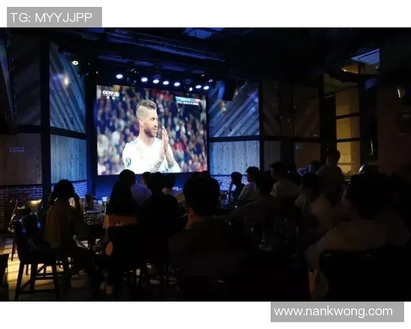 喜力广告携手足球明星点燃酒吧激情引领狂欢夜生活