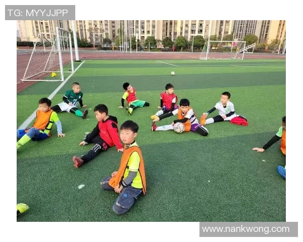 幼儿探索足球明星的精彩瞬间与成长故事视频分享