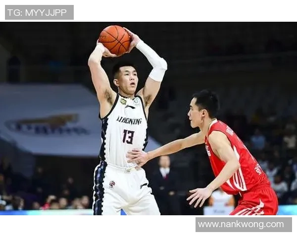 武汉篮球队在邀请赛中以90分稳居积分榜首位，展现强劲实力